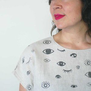 NWT - Jenny Lemons - Eyes wide box top